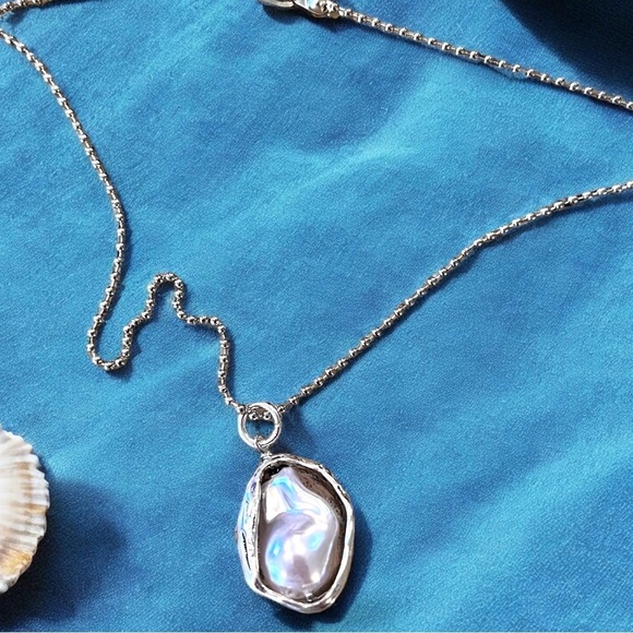 Silver toned Minimalist Necklace with an Iridescent Charm Baroque faux pearl - Picture 3 of 16